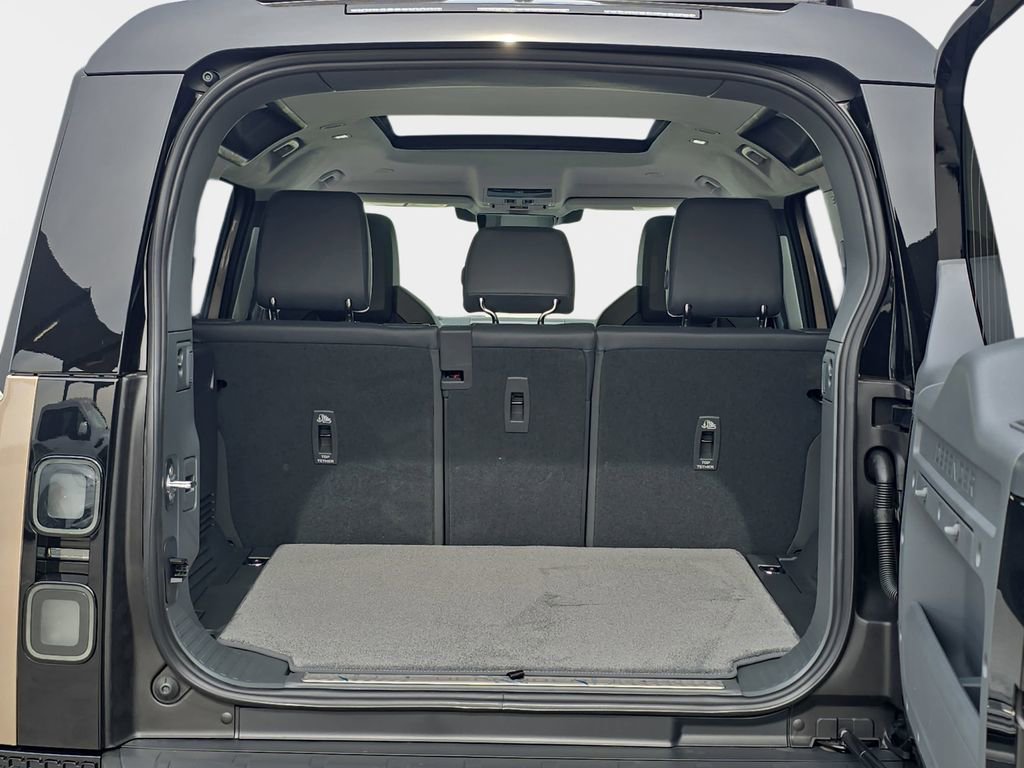 New 2026 Land Rover Defender 110 OCTA image 12