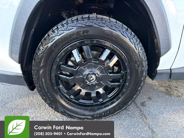 Used 2019 Toyota RAV4 XLE w/ Convenience Package AWD/4WD image 9