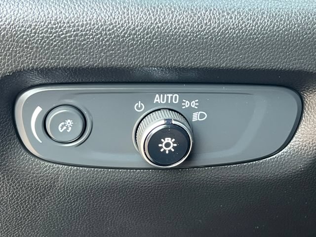 Used 2023 Chevrolet Traverse LT w/ LPO, Cargo Package AWD/4WD image 18