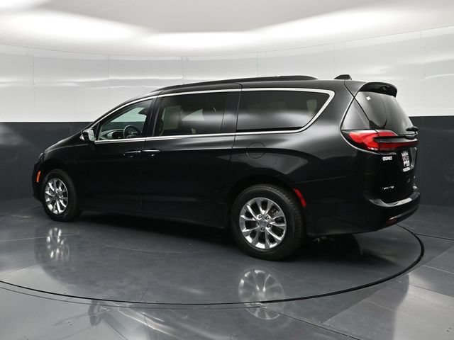Certified 2022 Chrysler Pacifica Touring-L AWD/4WD image 10