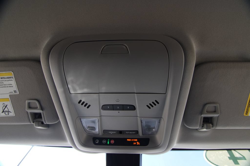 Used 2024 GMC Terrain SLT AWD/4WD image 30