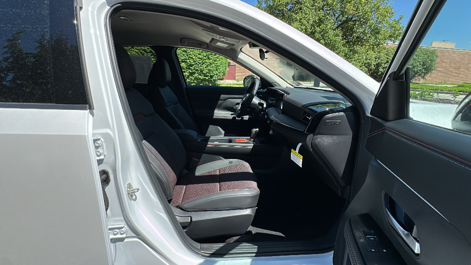 New 2026 Nissan Kicks SR w/ Cold Weather Package AWD/4WD image 8