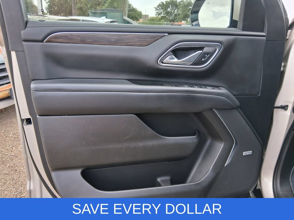 Used 2022 Chevrolet Tahoe Z71 w/ Luxury Package AWD/4WD image 12