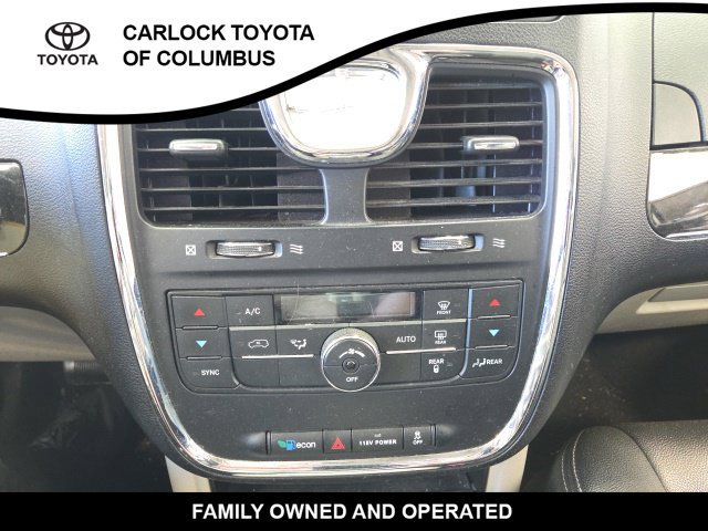 Used 2016 Chrysler Town & Country Touring FWD image 29