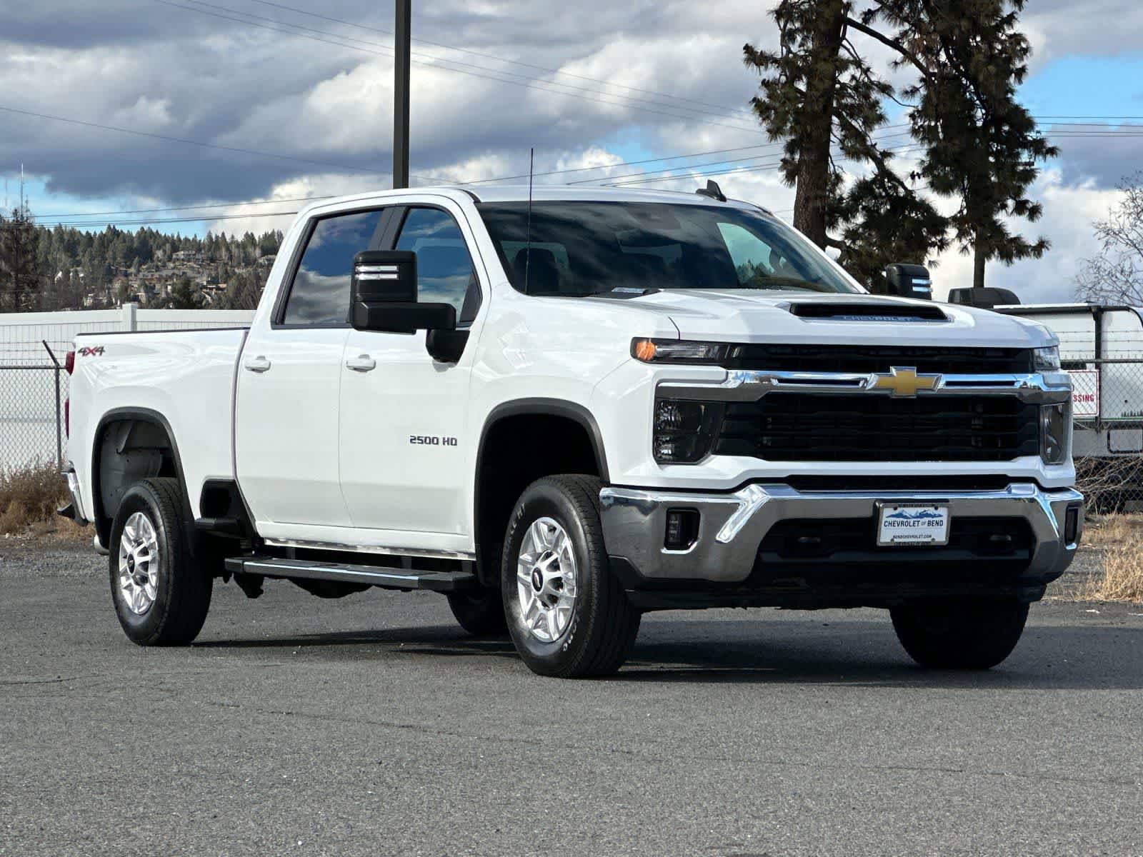 Used 2025 Chevrolet Silverado 2500 LT w/ Convenience Package AWD/4WD image 9