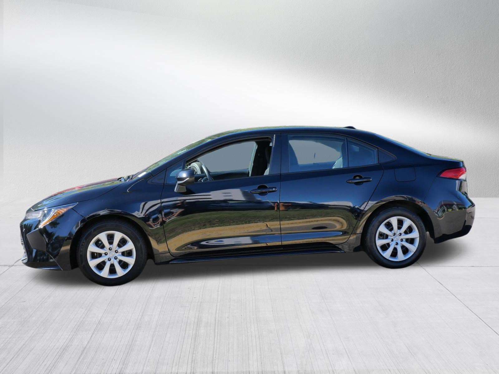 Certified 2025 Toyota Corolla LE FWD image 4