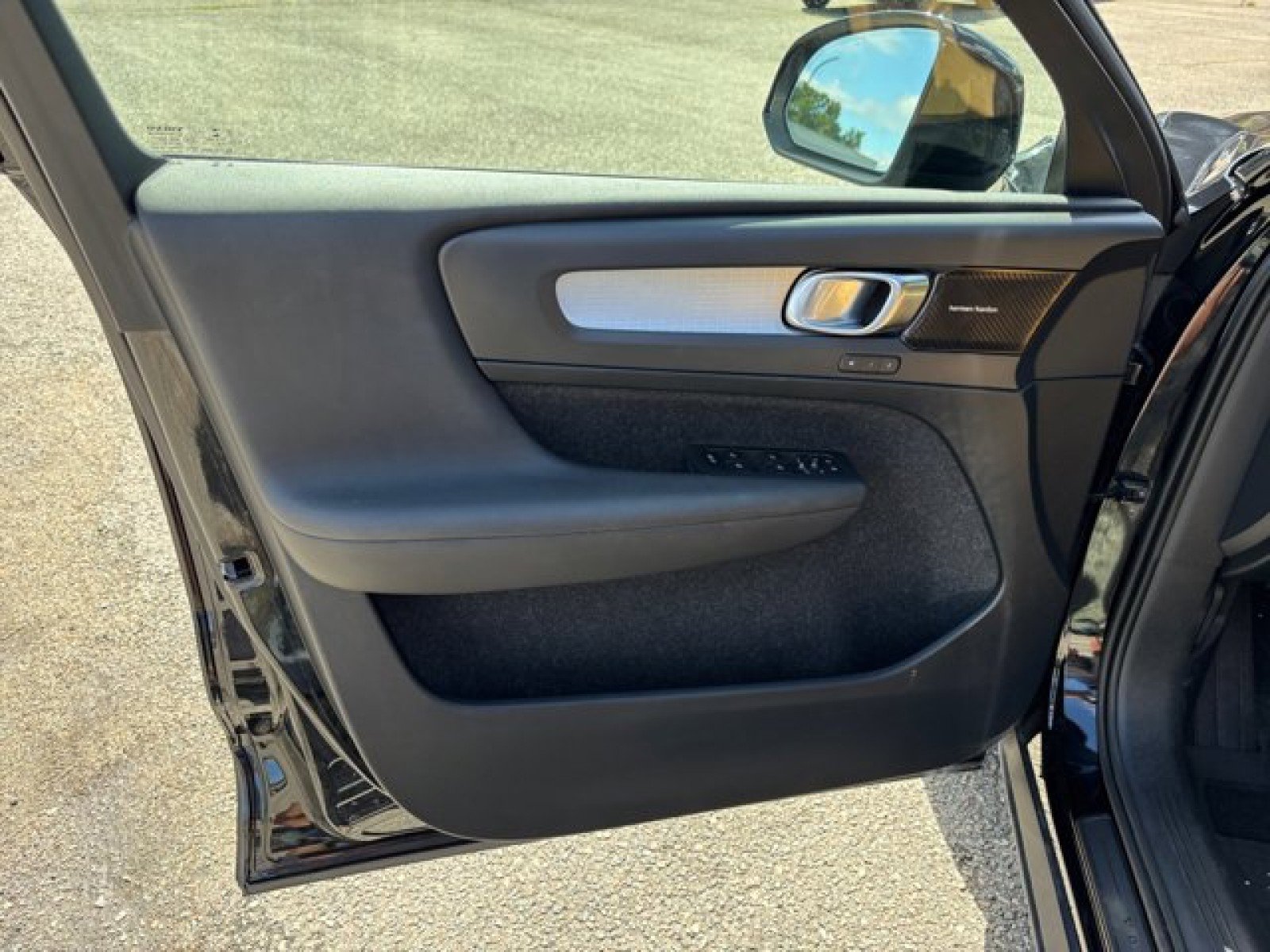 Used 2019 Volvo XC40 T5 Momentum image 21