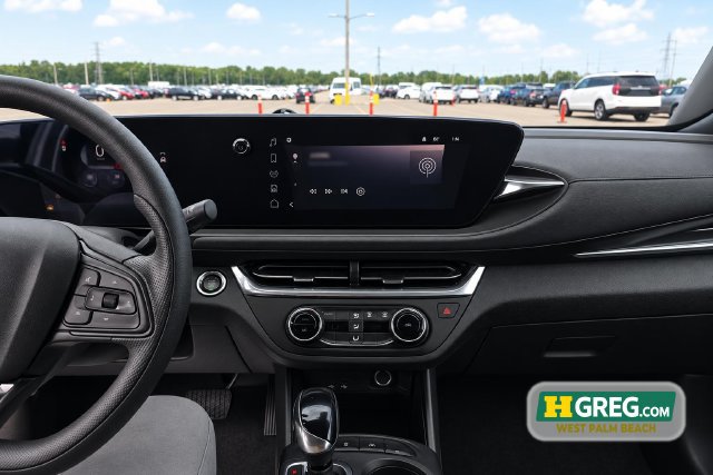 Used 2025 Buick Envista Preferred FWD image 14