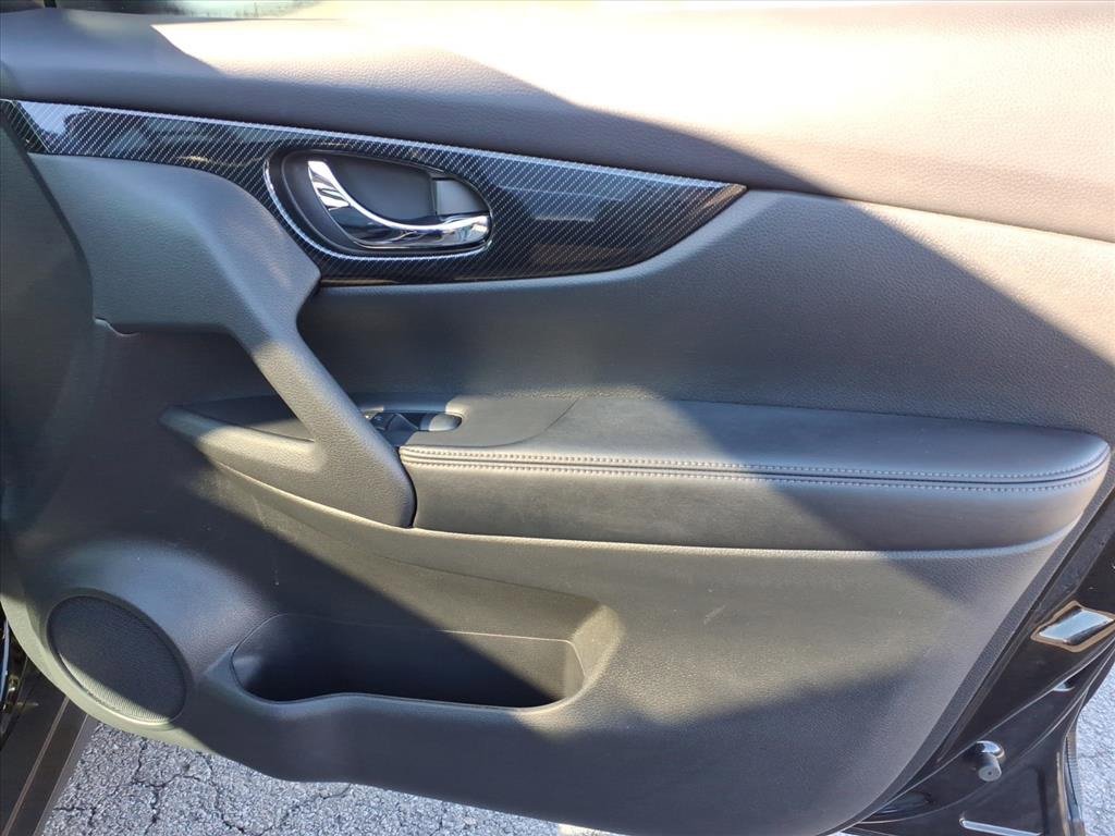 Used 2017 Nissan Rogue SL w/ SL Premium Package image 11