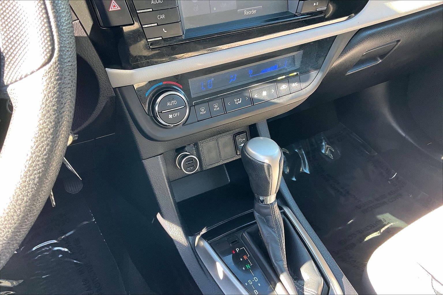 Used 2015 Toyota Corolla LE FWD image 39