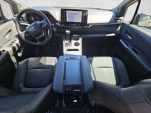 Used 2023 Toyota Sienna XLE Woodland Edition image 17
