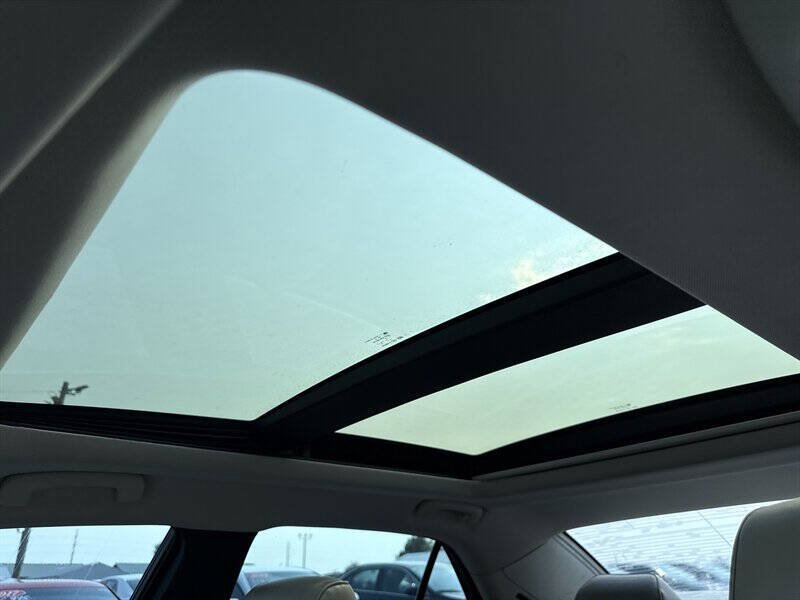 Used 2015 Chrysler 300 C RWD image 33