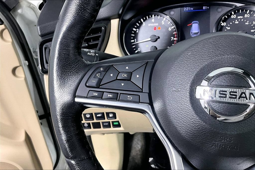 Used 2019 Nissan Rogue SV w/ Premium Package FWD image 18