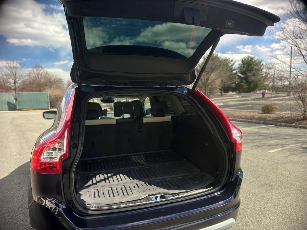 Used 2017 Volvo XC60 T6 Dynamic w/ Preferred Option Package AWD/4WD image 36