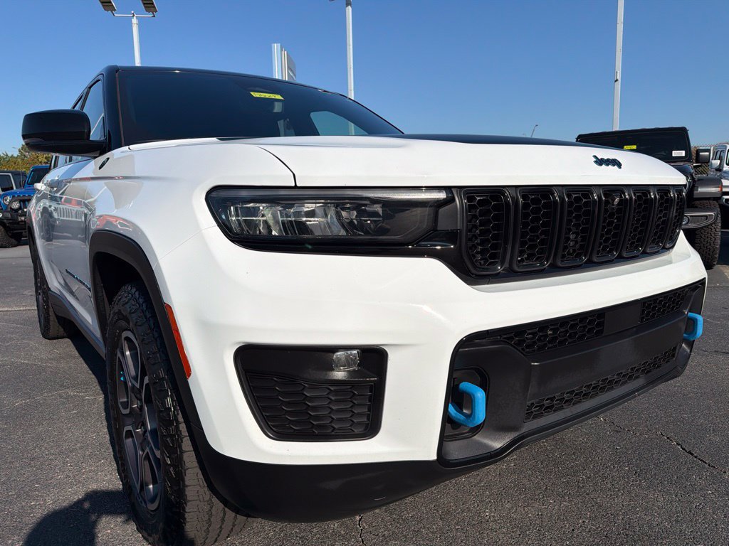 Used 2023 Jeep Grand Cherokee Trailhawk w/ Luxury Tech Group III AWD/4WD image 40