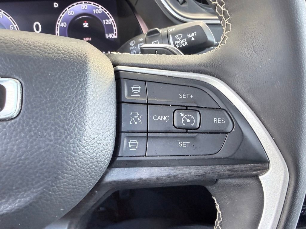 Used 2023 Jeep Grand Cherokee Limited w/ Black Appearance Package image 14