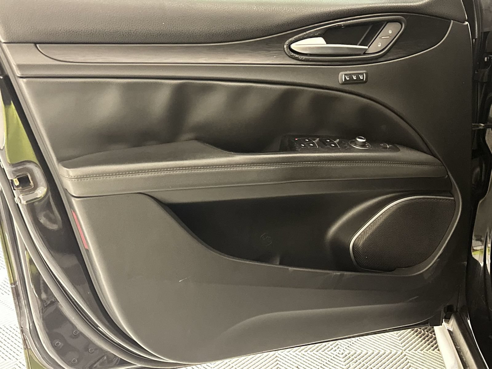 Used 2019 Alfa Romeo Stelvio AWD image 29