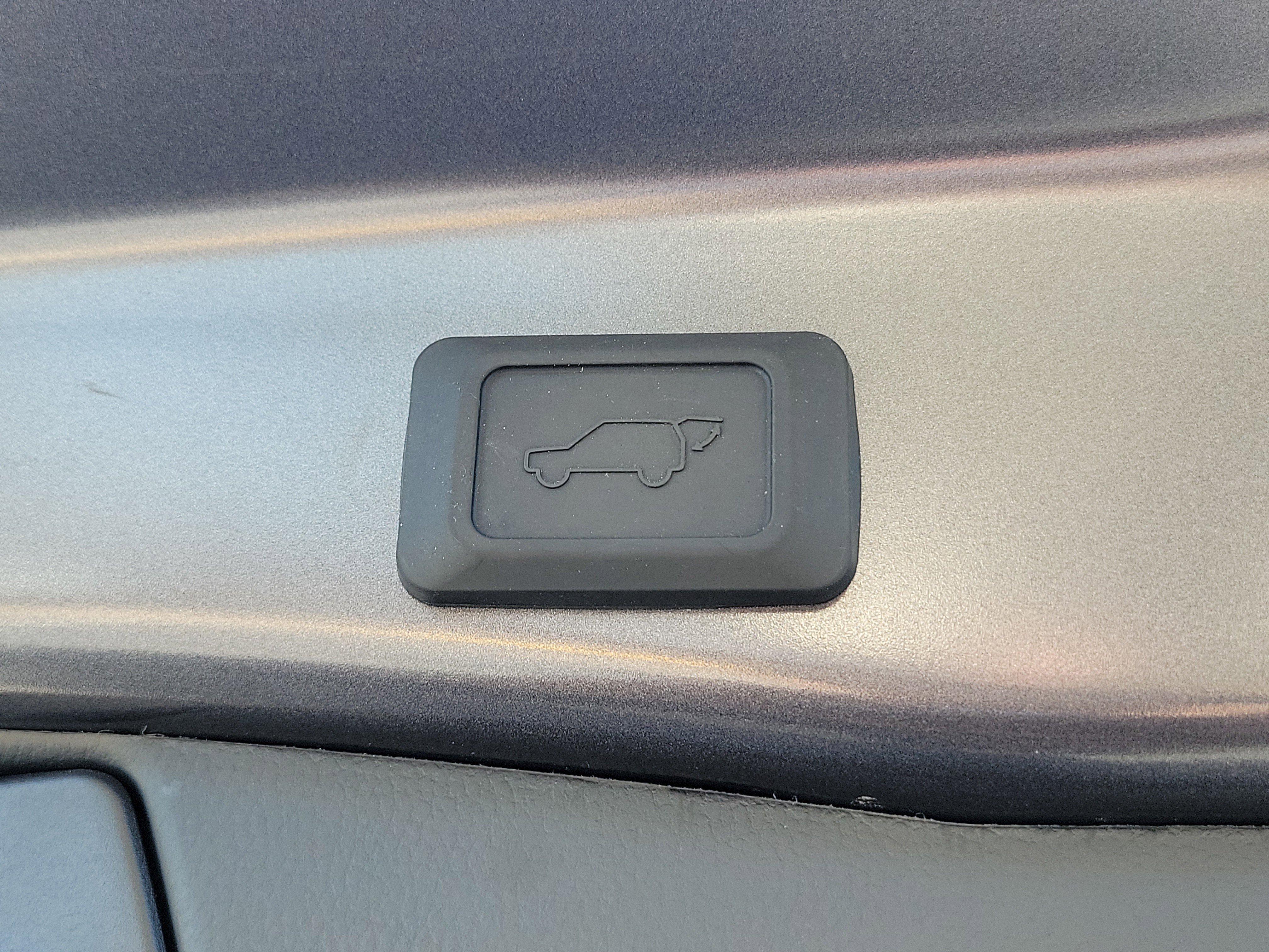 New 2024 Toyota RAV4 XLE w/ Convenience Package FWD image 13