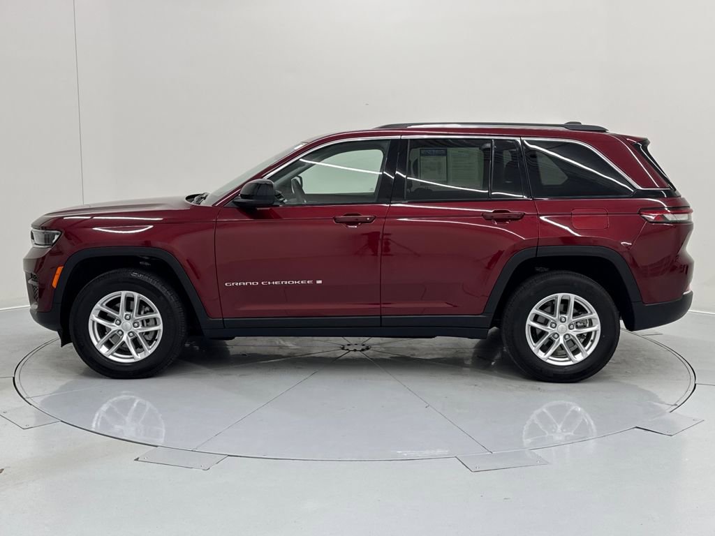 Used 2023 Jeep Grand Cherokee Laredo w/ Luxury Tech Group I video 2