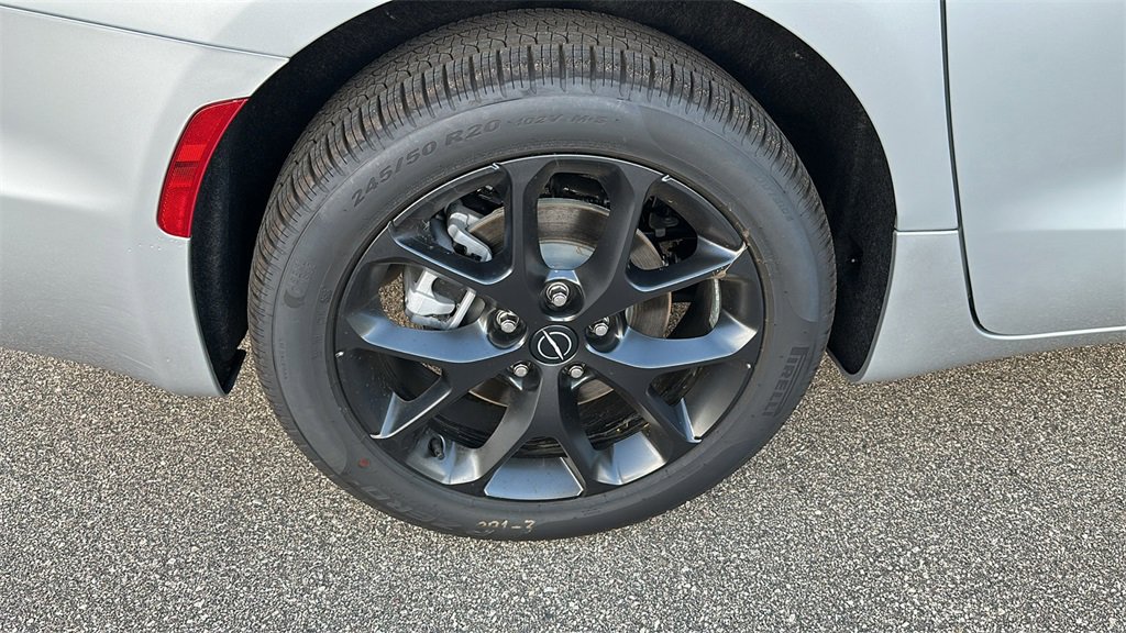 New 2026 Chrysler Pacifica Limited w/ S Appearance Package image 9