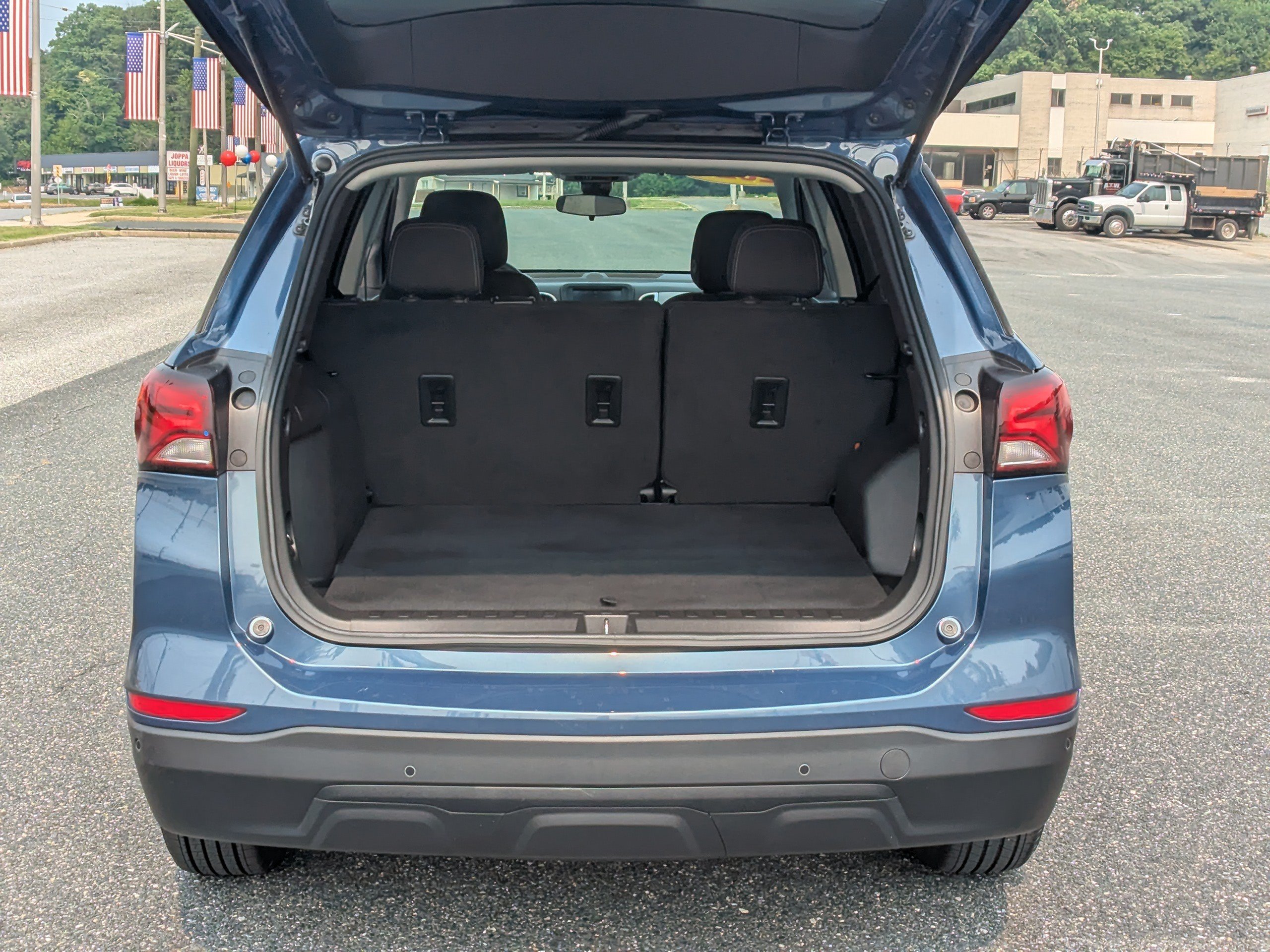 Used 2024 Chevrolet Equinox LS w/ LS Convenience Package FWD image 8