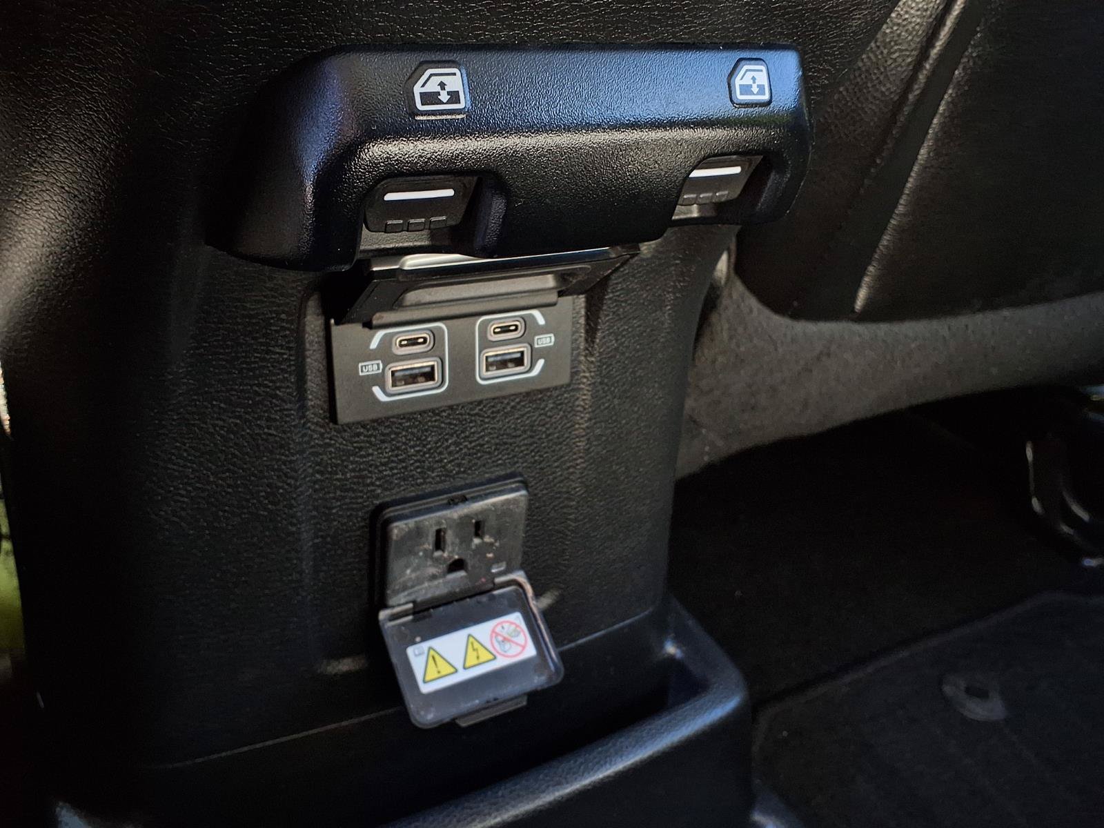 Used 2022 Jeep Wrangler Unlimited Sahara AWD/4WD image 16