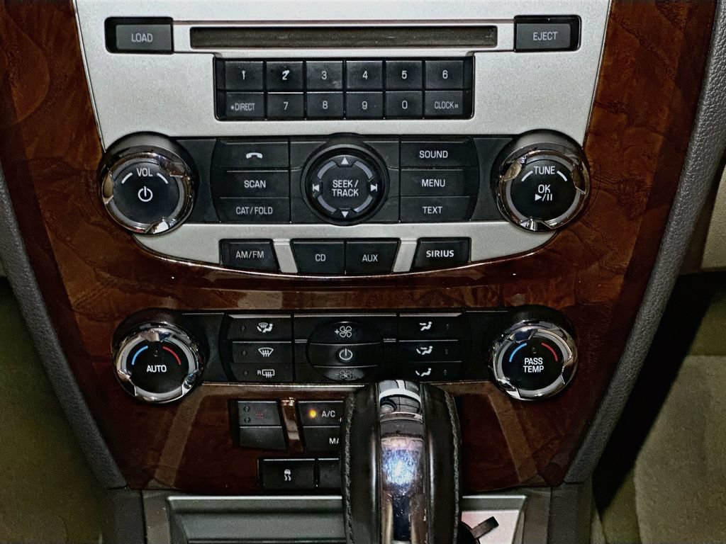Used 2010 Ford Fusion SEL FWD image 13