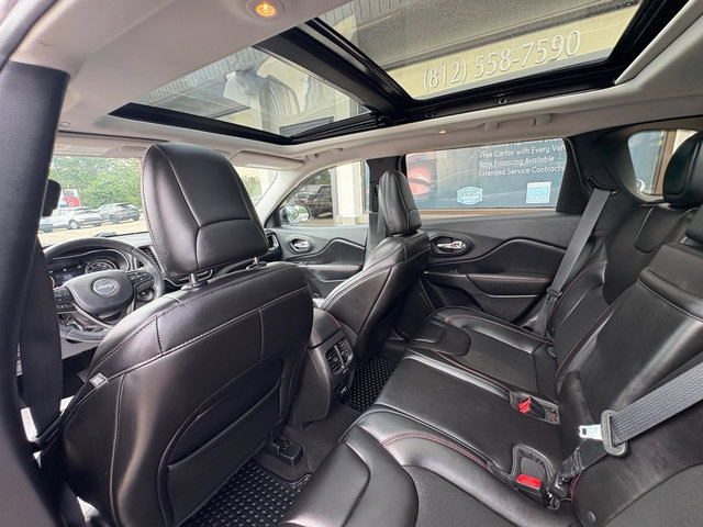 Used 2019 Jeep Cherokee Trailhawk w/ Comfort/Convenience Group AWD/4WD image 18