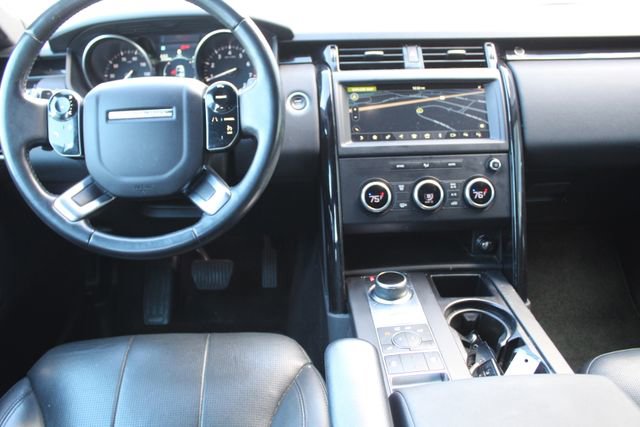 Used 2019 Land Rover Discovery SE image 4