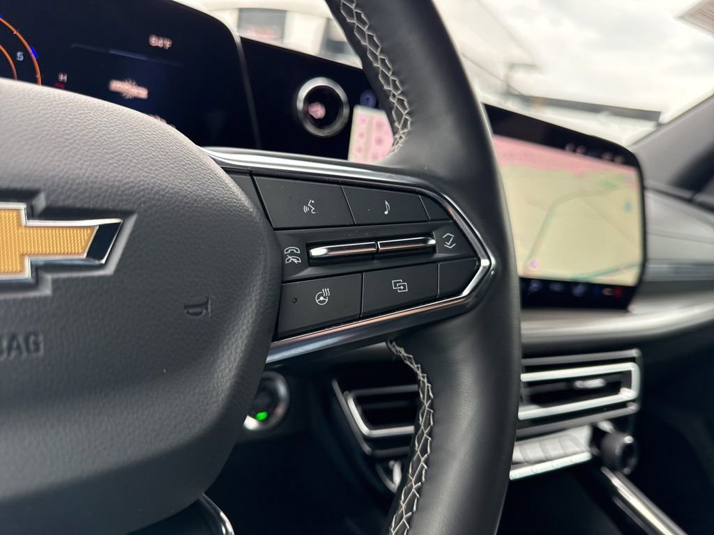 Used 2025 Chevrolet Traverse LT image 16