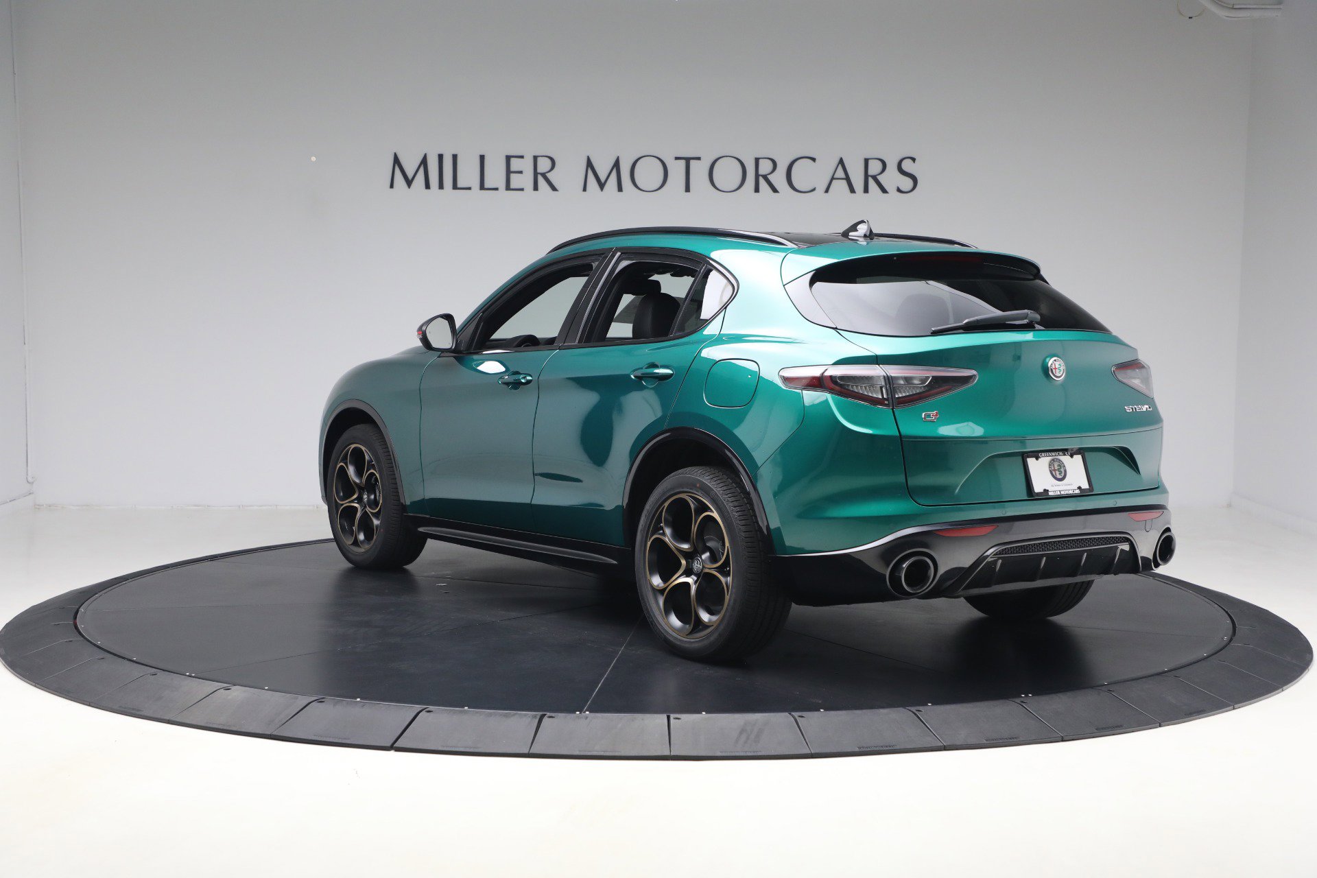 New 2025 Alfa Romeo Stelvio Sprint image 5