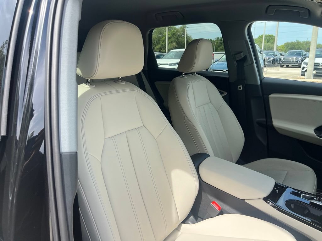 Used 2025 Audi Q6 e-tron Premium w/ Convenience Package RWD image 32