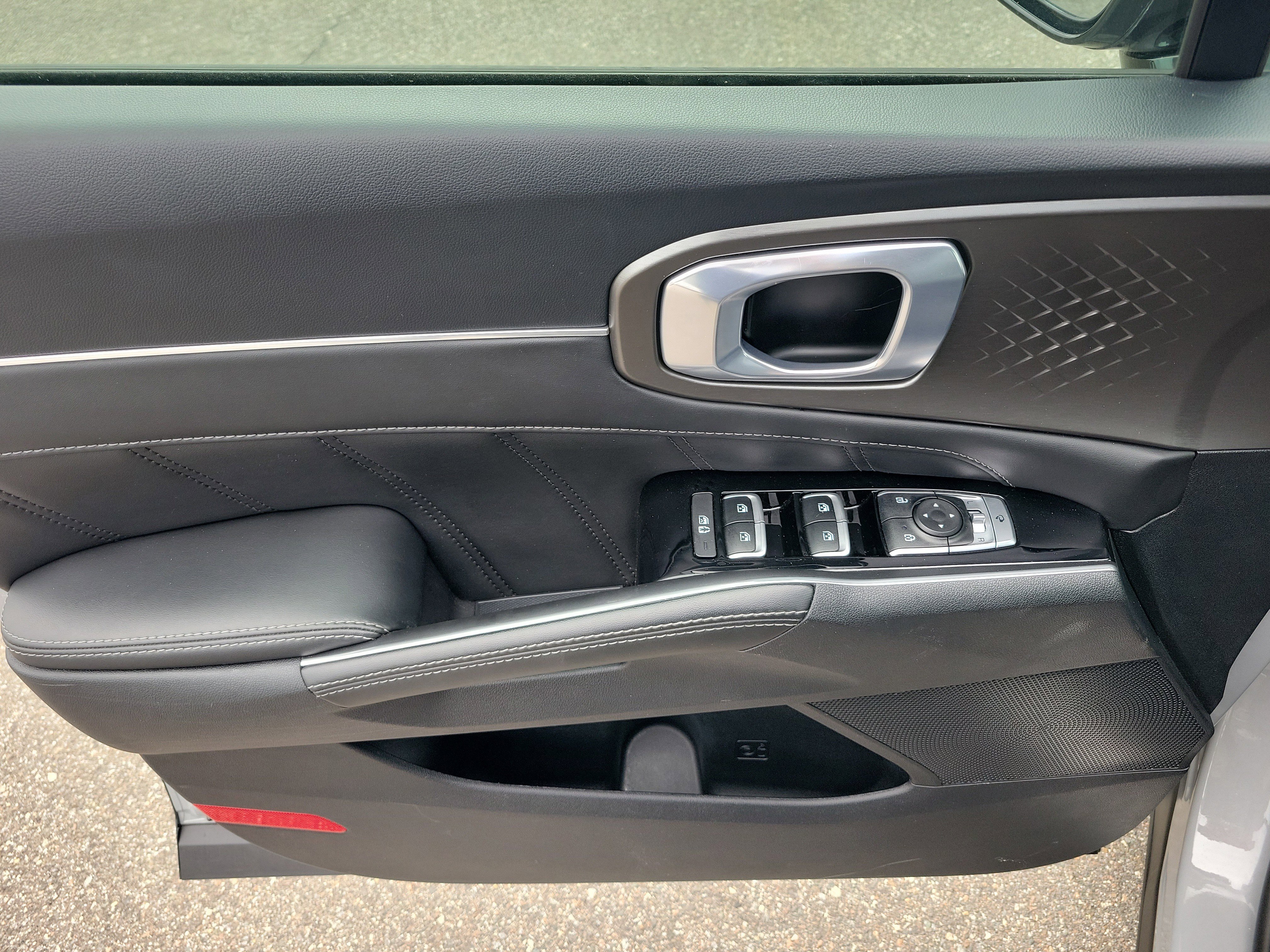 Certified 2023 Kia Sorento SX AWD/4WD image 21