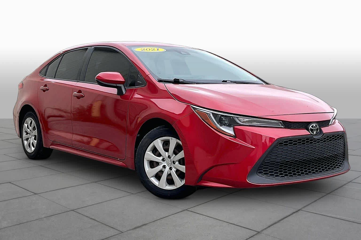 Used 2021 Toyota Corolla LE FWD image 2