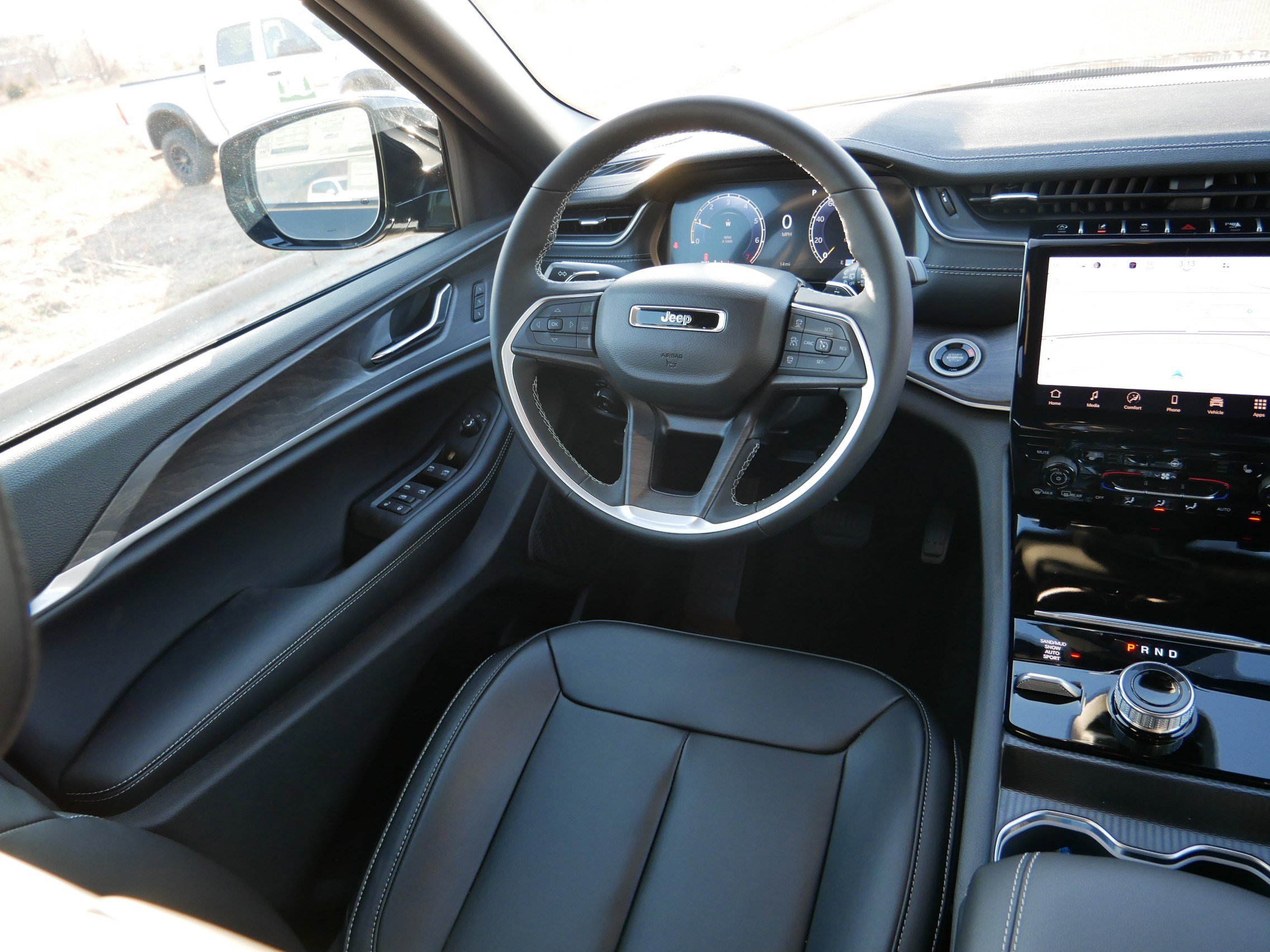 New 2025 Jeep Grand Cherokee Limited w/ Black Appearance Package image 9