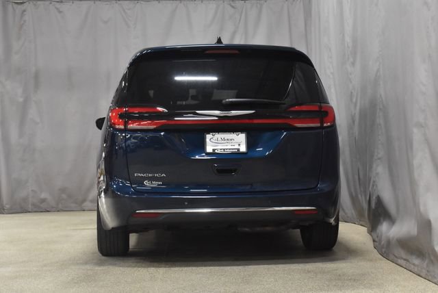 Certified 2025 Chrysler Pacifica Select image 8