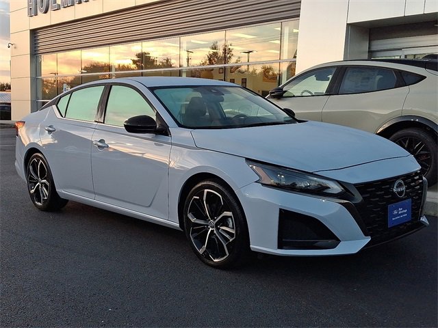 Used 2023 Nissan Altima 2.5 SR image 2