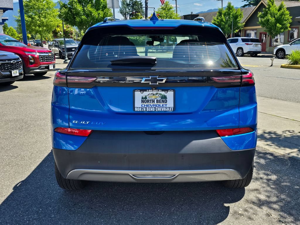 Used 2022 Chevrolet Bolt EUV LT w/ Comfort Package FWD image 6