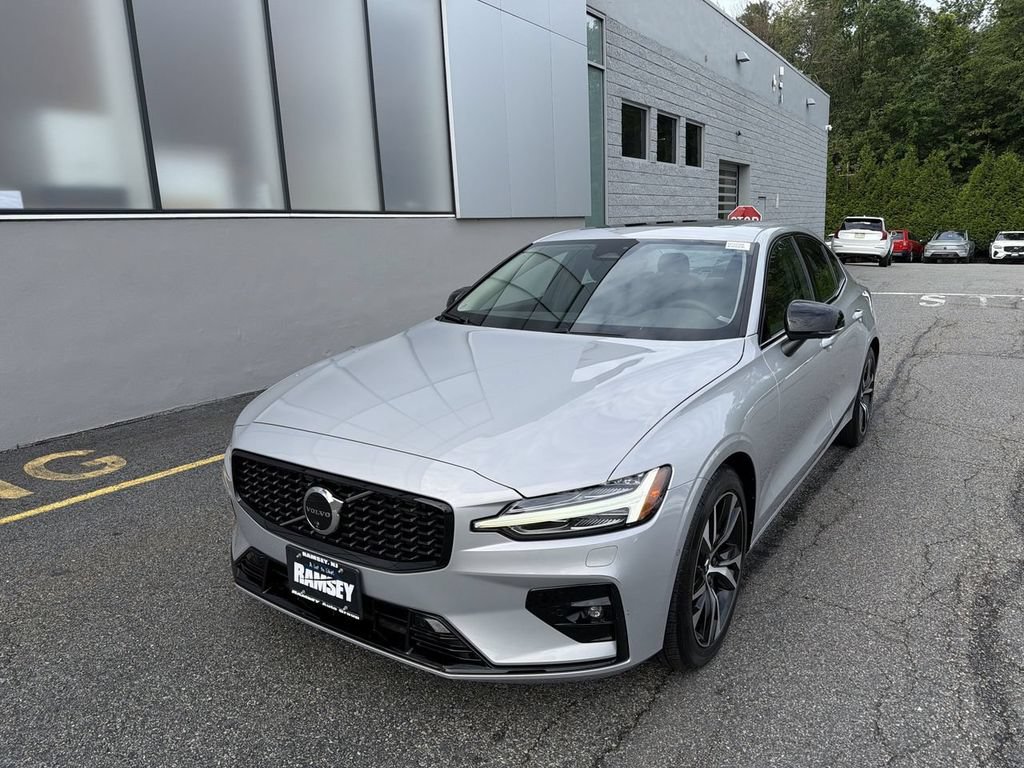 Certified 2024 Volvo S60 B5 Plus w/ Climate Package AWD/4WD image 4