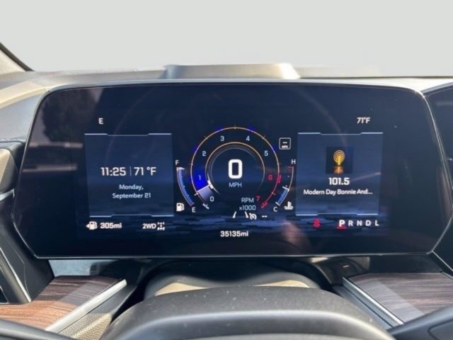 Used 2025 Chevrolet Suburban Z71 AWD/4WD image 21