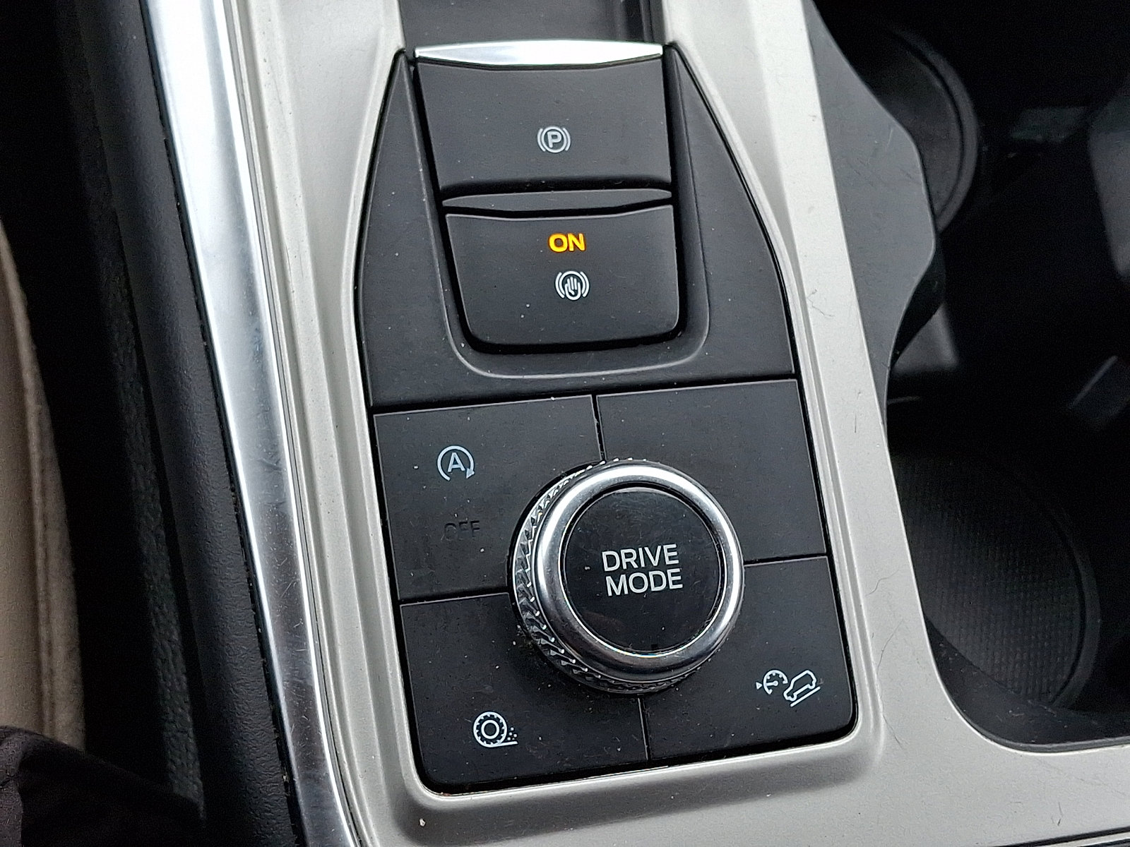 Certified 2023 Ford Explorer XLT w/ Equipment Group 202A image 29