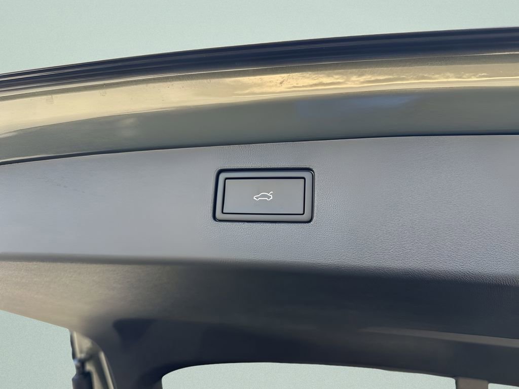 New 2026 Volkswagen Tiguan SE R-Line image 25