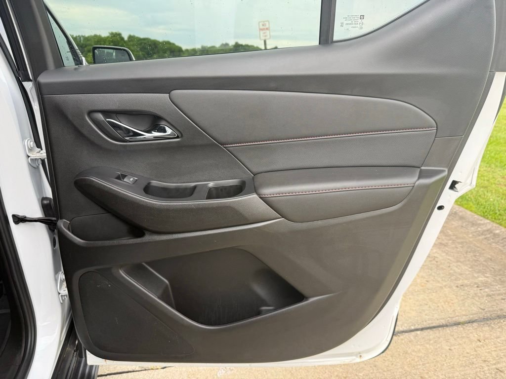 Used 2023 Chevrolet Traverse RS w/ LPO, Floor Liner Package FWD image 15