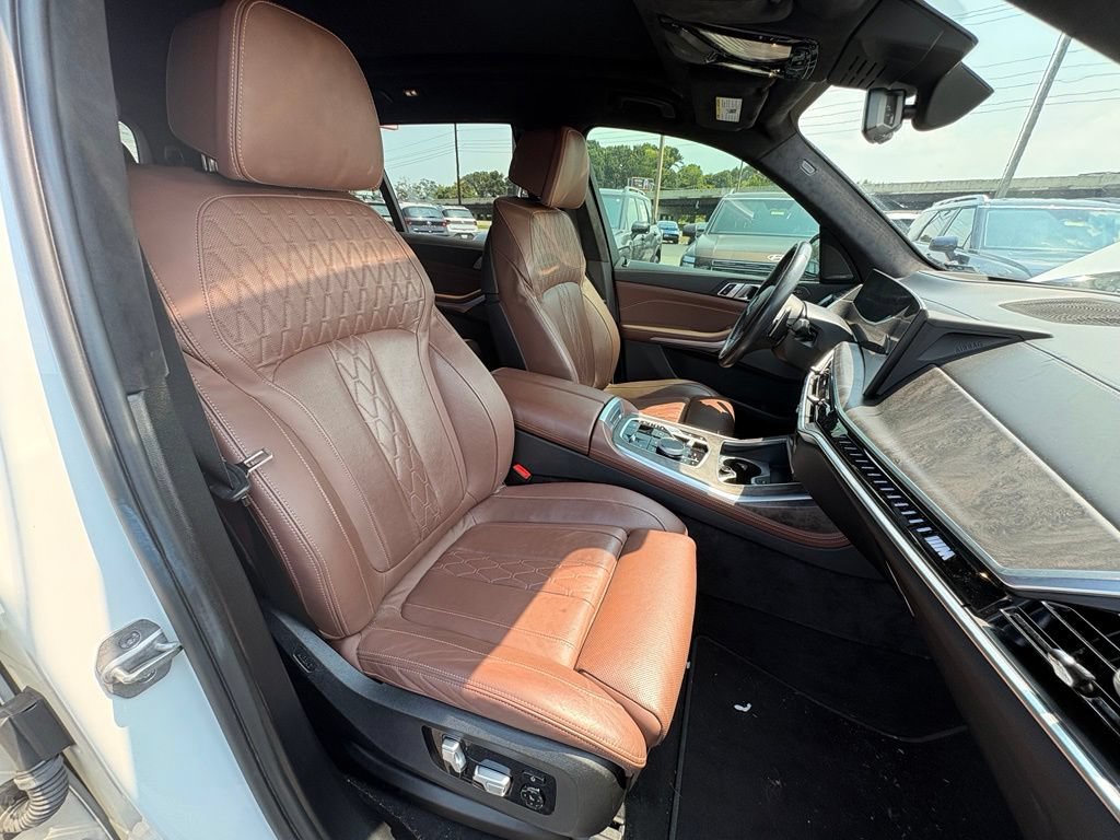 Used 2024 BMW X7 M60i AWD/4WD image 33