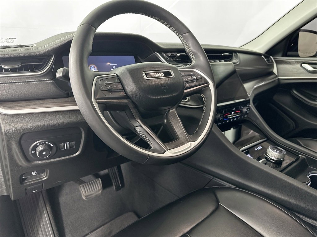 Used 2024 Jeep Grand Cherokee Limited w/ Black Appearance Package image 13