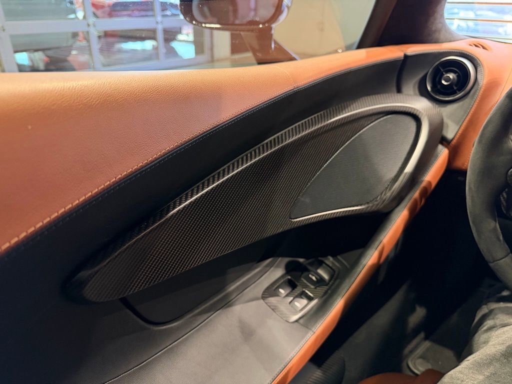 Used 2016 McLaren 570S Coupe image 27