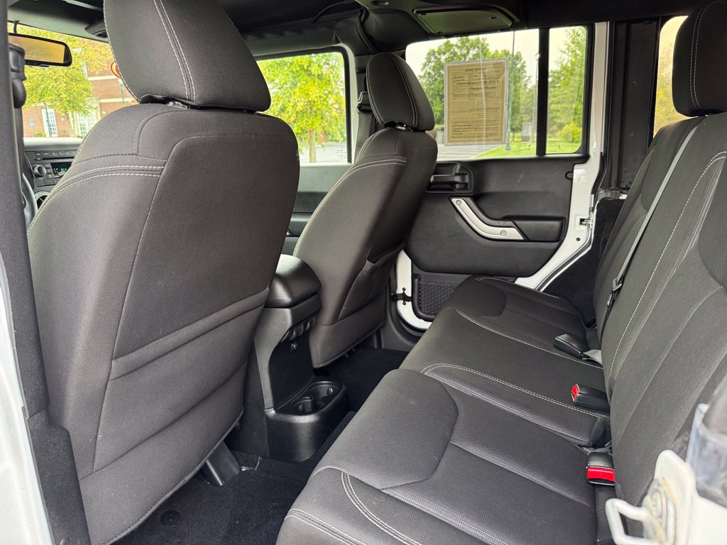 Used 2017 Jeep Wrangler Unlimited Sahara w/ Connectivity Group AWD/4WD image 15