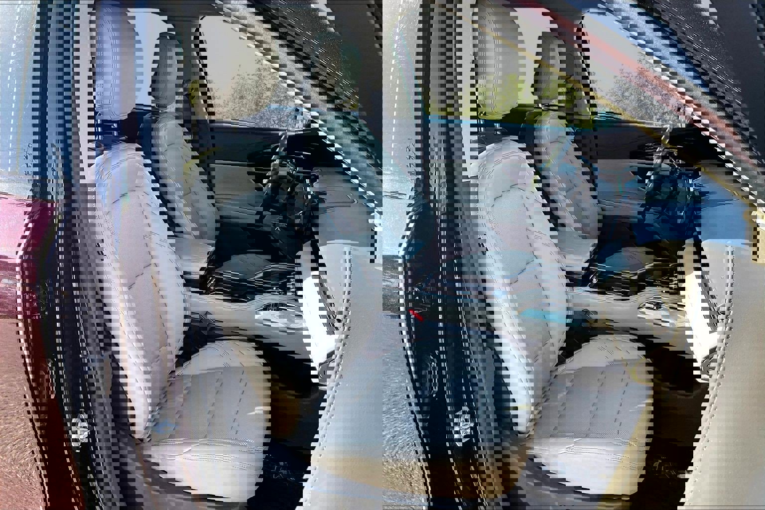 Used 2024 Lincoln Nautilus Premier w/ Equipment Group 102A image 7