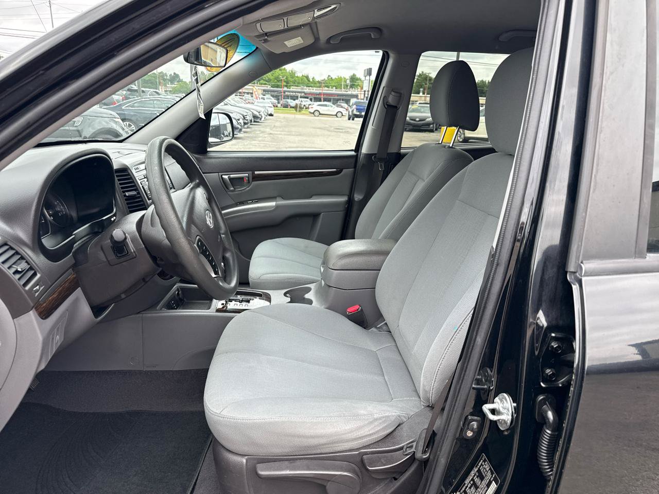 Used 2010 Hyundai Santa Fe GLS FWD image 9
