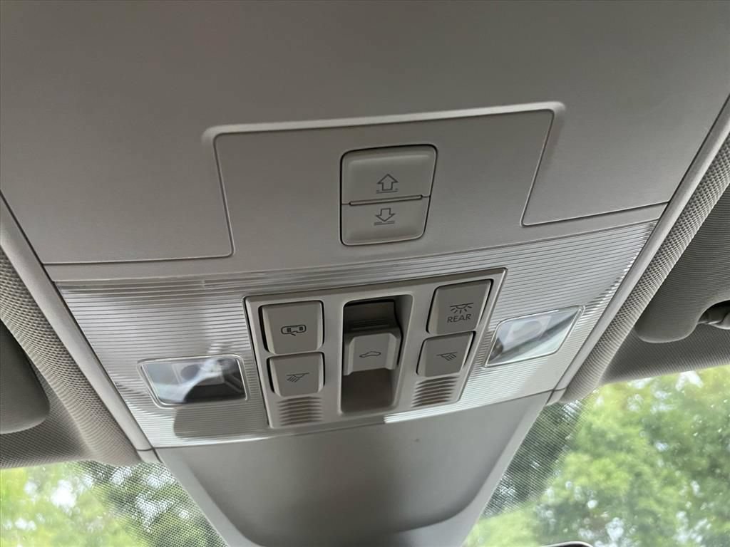 Used 2022 Volkswagen Tiguan SE FWD image 14